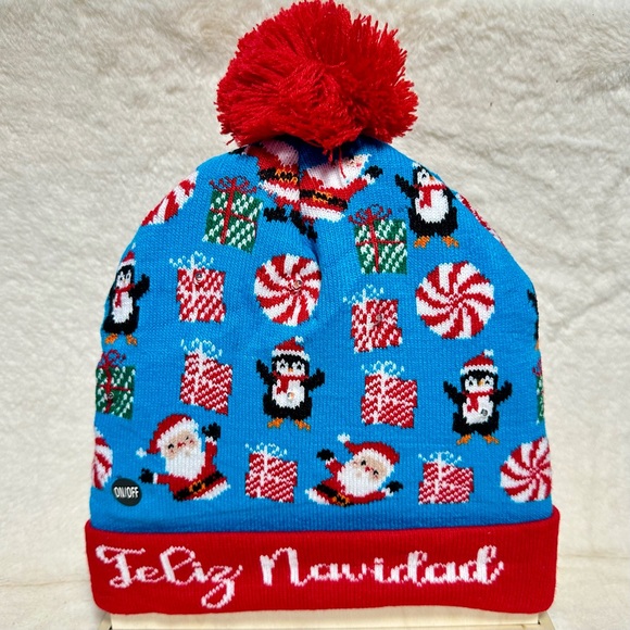New LED Christmas Beanie With Pom Pom And 3 Flashing Modes - Picture 4 of 6